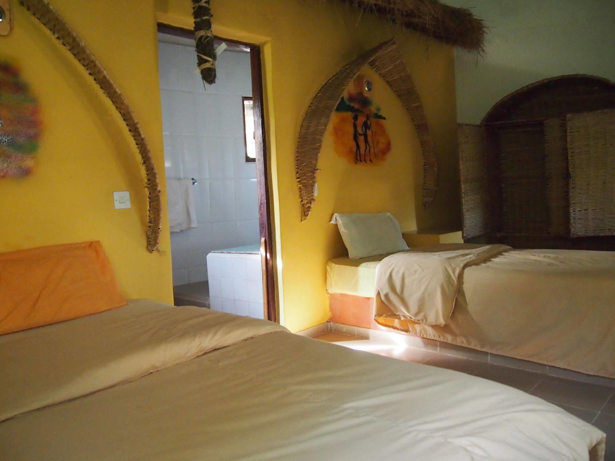 Footsteps Eco-Lodge Gunjur Екстер'єр фото